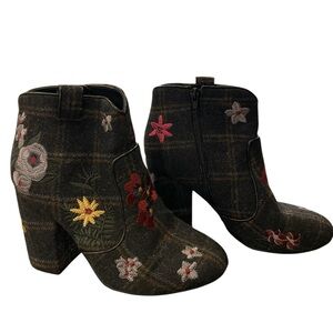 indigo rd. Women’s Black Wool Floral Embroidered Booties Size 6M